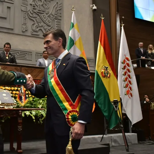 Javier Milei participa en La Paz de la asunción de Rodrigo Paz y refuerza alianza regional