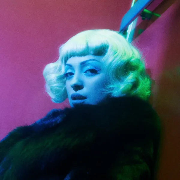 Mon Laferte presenta "Femme Fatale" y regresa a la Argentina