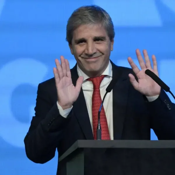 Luis Caputo: "Andá a dormir tranquilo que con el dólar no pasa nada"