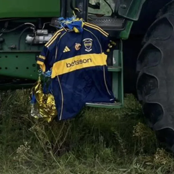Apareció la camiseta que Boca lanzó al cielo en homenaje a Miguel Ángel Russo
