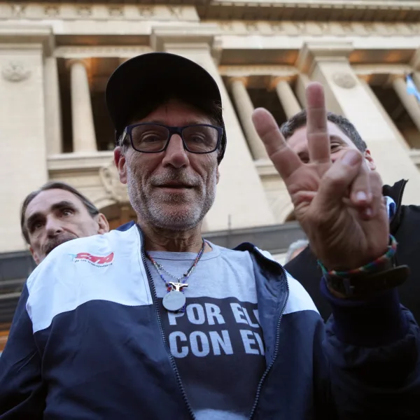 El padre “Paco” Olveira fue liberado luego de su detención en la marcha de los jubilados