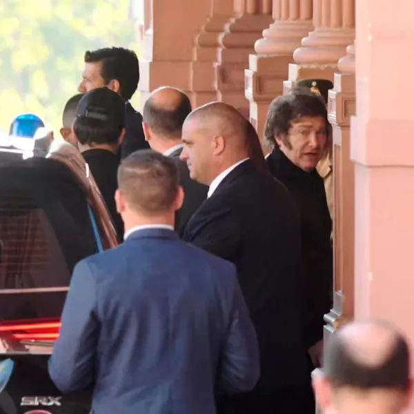 Milei reúne a su mesa política en medio del ruido interno por la reestructuración del organigrama del Estado