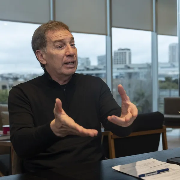 Santilli le respondió a Kicillof por qué no lo convoca y le pidió "coherencia"