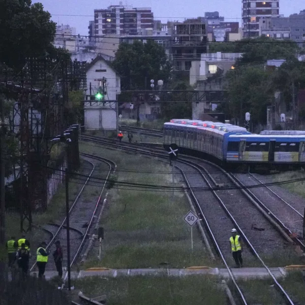 Denuncian inviabilidad para la privatización de la línea del tren Sarmiento: Sarmiento 