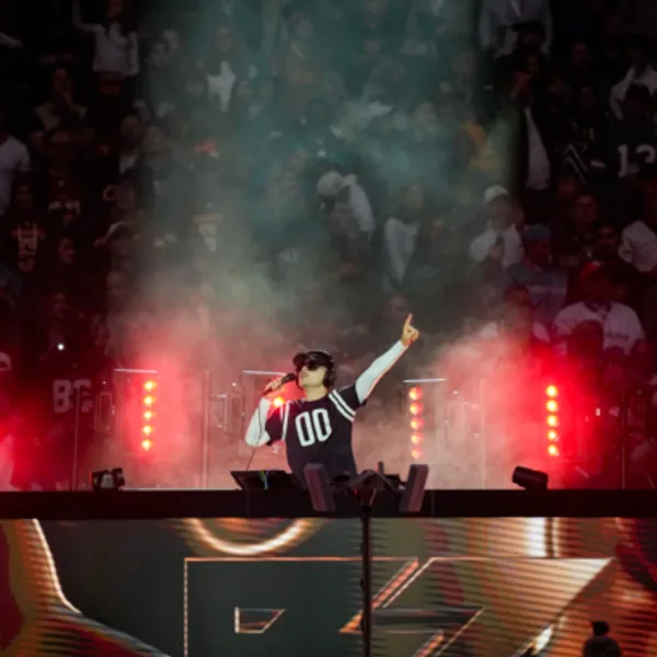 Bizarrap hace historia en el halftime de la NFL junto a Daddy Yankee