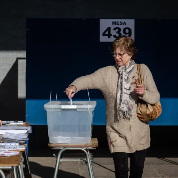 Chile elige presidente: los primeros resultados arrojan un balotaje entre Jara y Kast