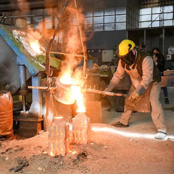 La actividad industrial profundizó su retroceso y mostró nuevas caídas en sectores clave