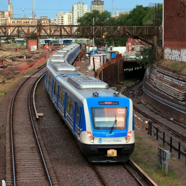 El tren sarmiento cambió sus horarios tras el descarrilamiento: ¿cómo será la frecuencia?