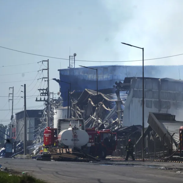 Se reactivó el incendio del Polo Industrial en Ezeiza: ya trabajan los bomberos