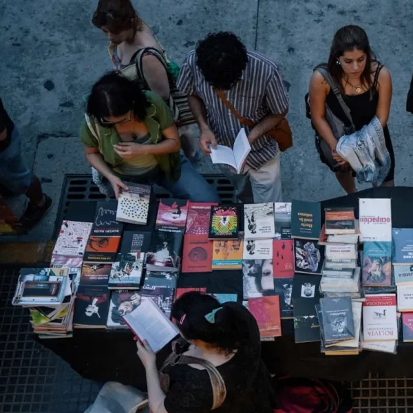 Una multitud invadió la Avenida Corrientes en la Noche de las Librerías: estiman más de 200 mil asistentes