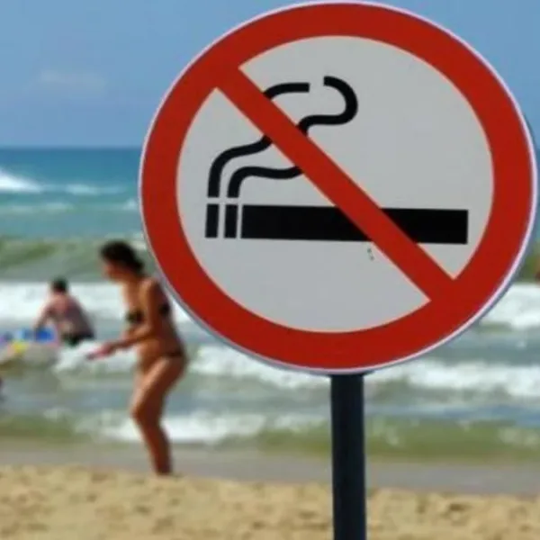Mar del Plata comenzará a multar a los fumadores en las playas a partir del verano 2026