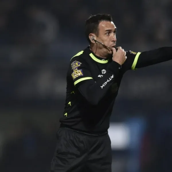 El árbitro Dóvalo informará al Tribunal de Disciplina sobre el pasillo de Estudiantes a Rosario Central