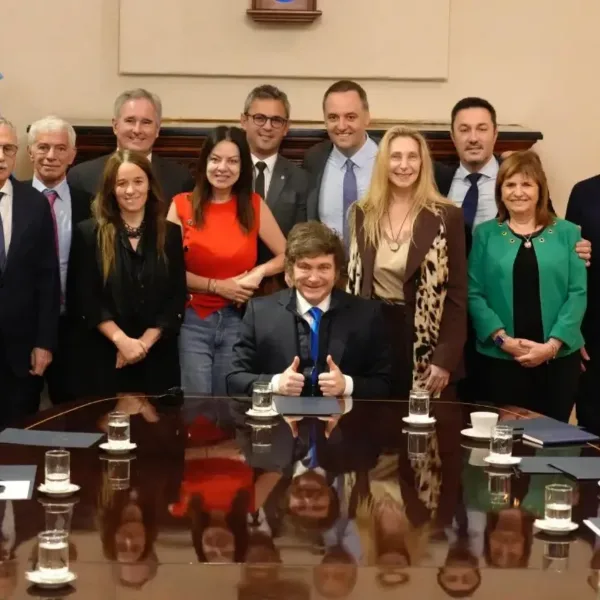 Con la presentación de los nuevos ministros, Milei encabeza una reunión de Gabinete en Casa Rosada