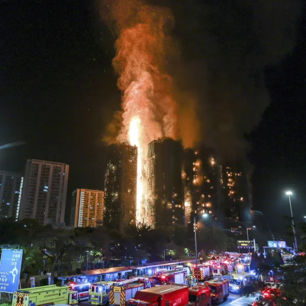 Incendio en Hong Kong: hay al menos 83 muertos y continúa la búsqueda de sobrevivientes
