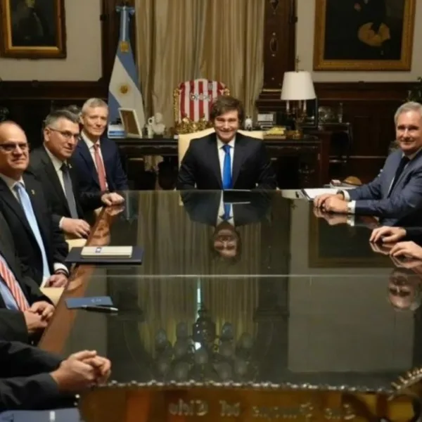 Milei volvió a respaldar a Estudiantes y profundiza su enfrentamiento con Tapia