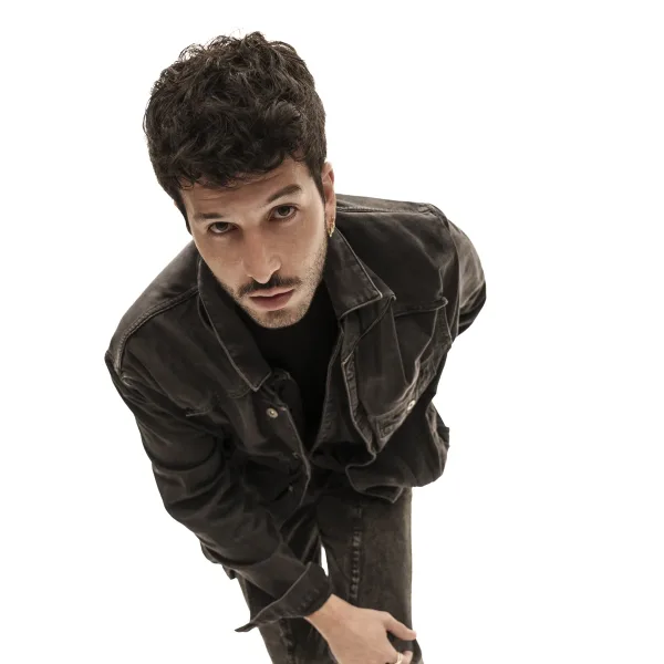 Sebastián Yatra anuncia su show en Argentina con el “Entre Tanta Gente Tour”