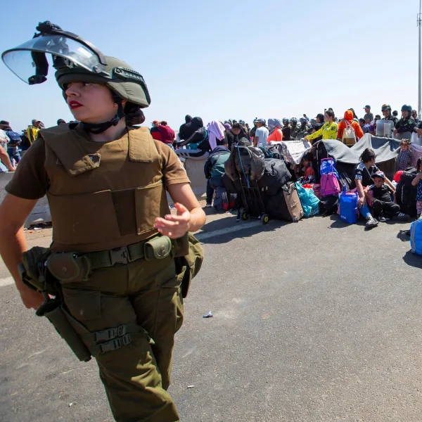 Perú declara estado de emergencia y militariza la frontera con Chile ante crisis migratoria