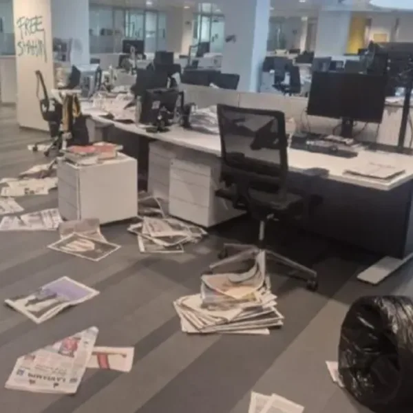 Italia: activistas propalestina destrozaron la redacción del diario La Stampa 