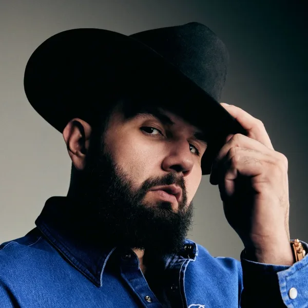 Carín León llega a la Argentina para presentar sus grandes éxitos