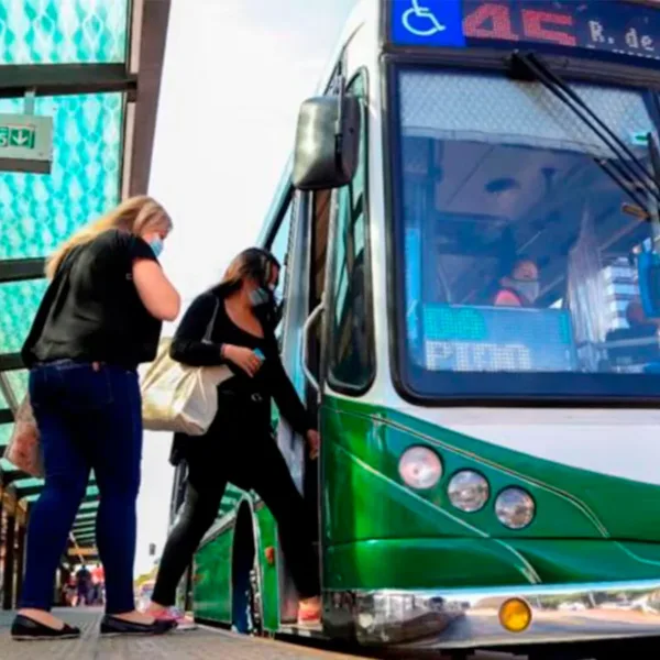 Desde este lunes, aumentan los boletos de colectivo y subte y los peajes