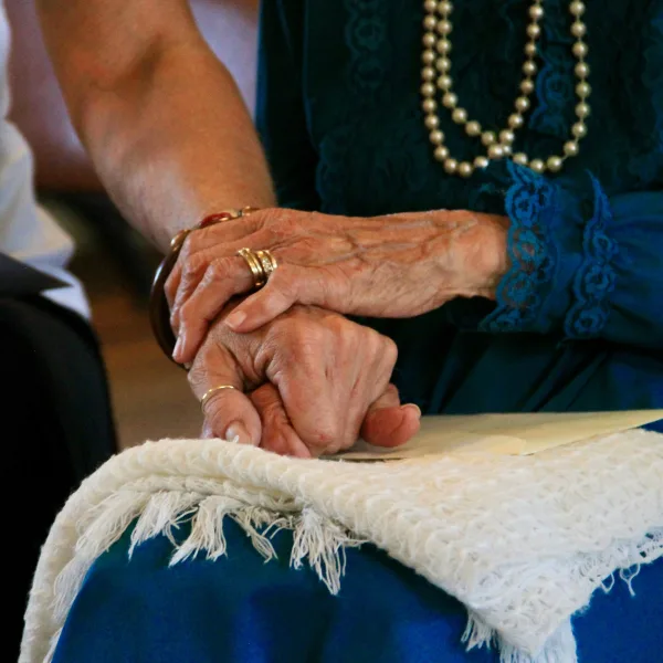 Una pareja de adultos mayores necesitó $1.278.026 para cubrir sus gastos en octubre