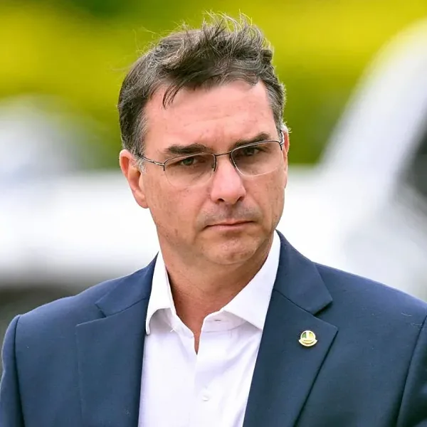 Flávio Bolsonaro será candidato a la presidencia de Brasil en 2026