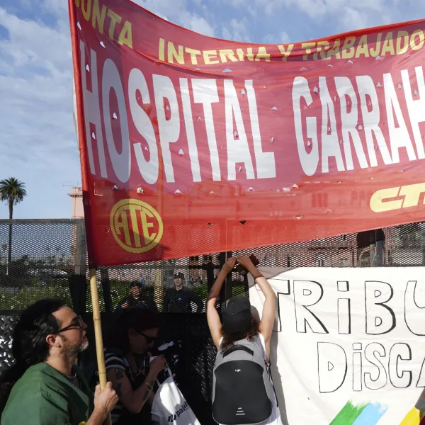 El Garrahan y organizaciones de Discapacidad convocaron un abrazo en Plaza de Mayo