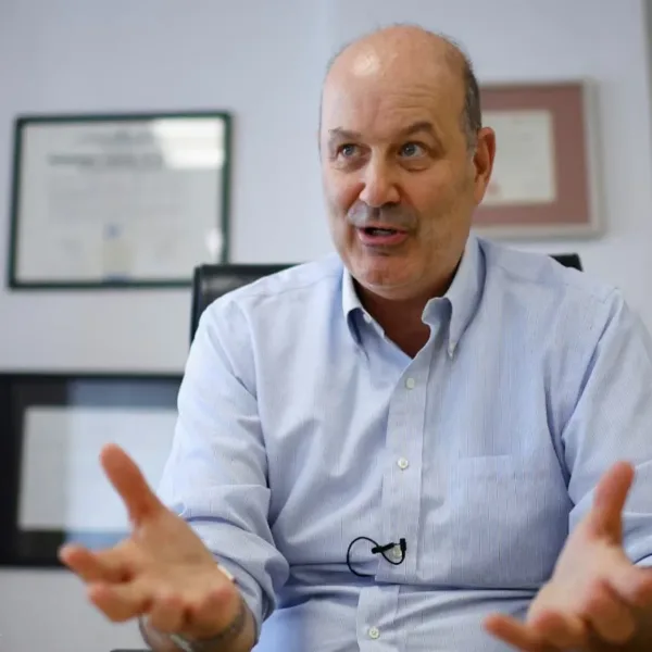 Tras la baja de impuestos para las importaciones | Para Sturzenegger, "la creación de empleo va a ser brutal"