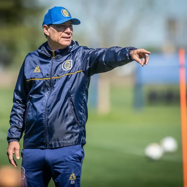Ariel Holan dejó de ser el director técnico de Rosario Central