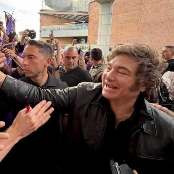 Javier Milei desembarca en Córdoba después de firmar el proyecto de la reforma laboral