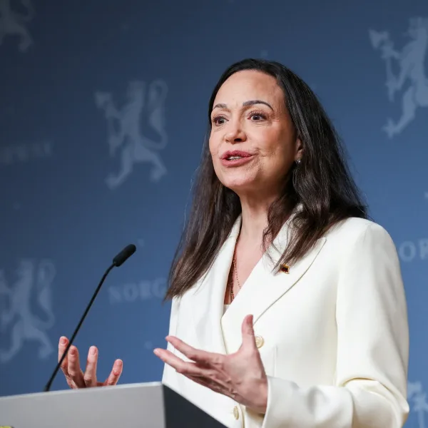 Machado llegó a Oslo e hizo su primera aparición pública en más de un año en la clandestinidad