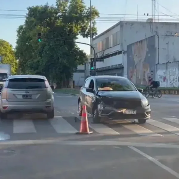 Un herido tras un choque entre dos autos en Agronomía