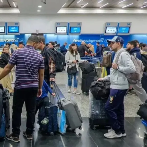 Paro de controladores aéreos afectará vuelos nacionales e internacionales en plena temporada alta