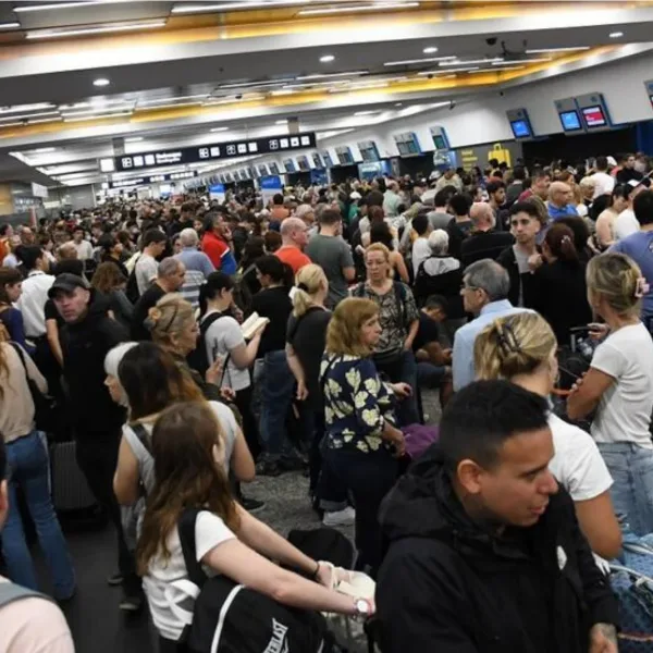 Comenzó el paro de controladores aéreos: demoras, vuelos cancelados y más de 20.000 pasajeros afectados