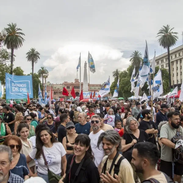 La CGT se moviliza al Congreso contra la reforma laboral