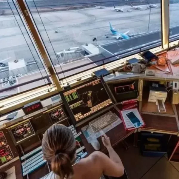Escala el conflicto con los controladores aéreos: el Gobierno los denunció penalmente tras la medida de fuerza