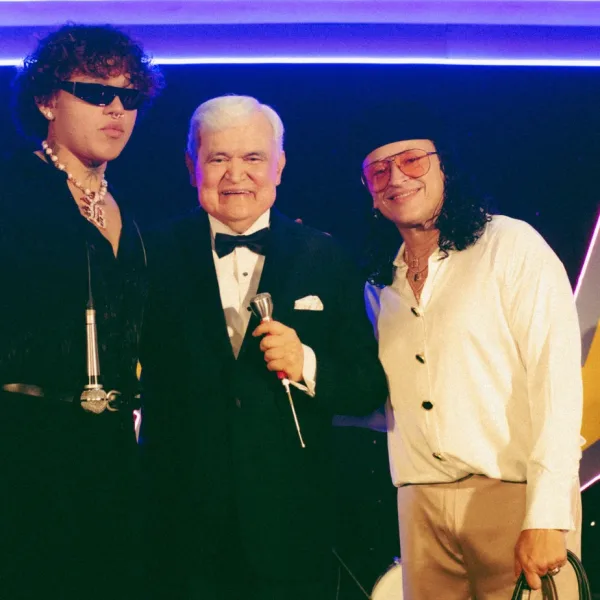 Beéle presenta su nuevo sencillo navideño “La Patadita” junto a la leyenda global Elvis Crespo