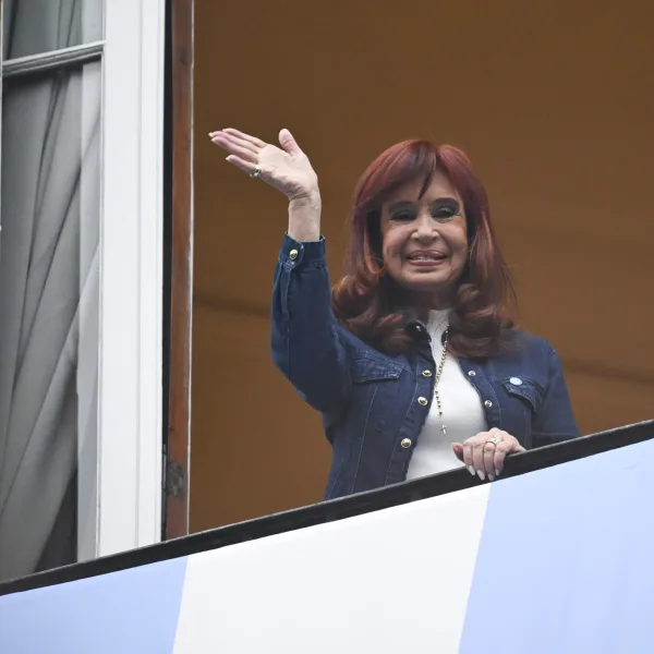 Nuevo parte médico de Cristina Kirchner: continuará internada bajo observación