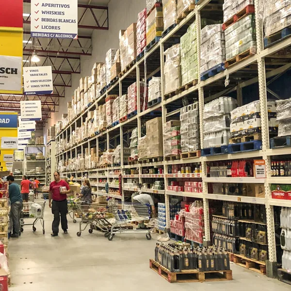 Las ventas en supermercados crecieron 1,6% en octubre, según Indec