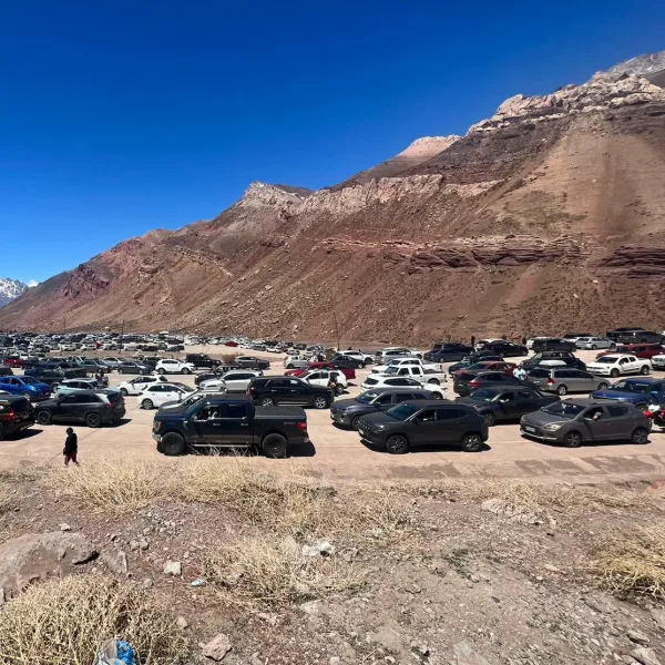 Más de cuatro horas de demora para cruzar a Chile por el paso Cristo Redentor 