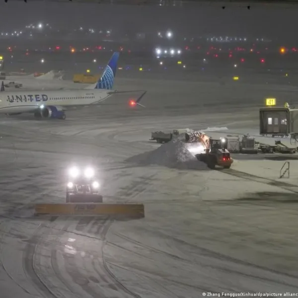 Más de 9.000 vuelos cancelados en Estados Unidos por intensas nevadas y tormenta invernal