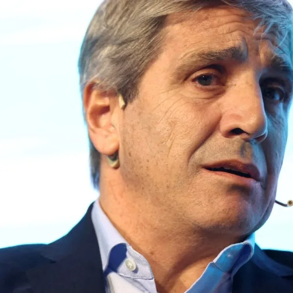 Caputo apuntó contra los bancos privados: "Si les rompen las p..., pueden ir al Nación"