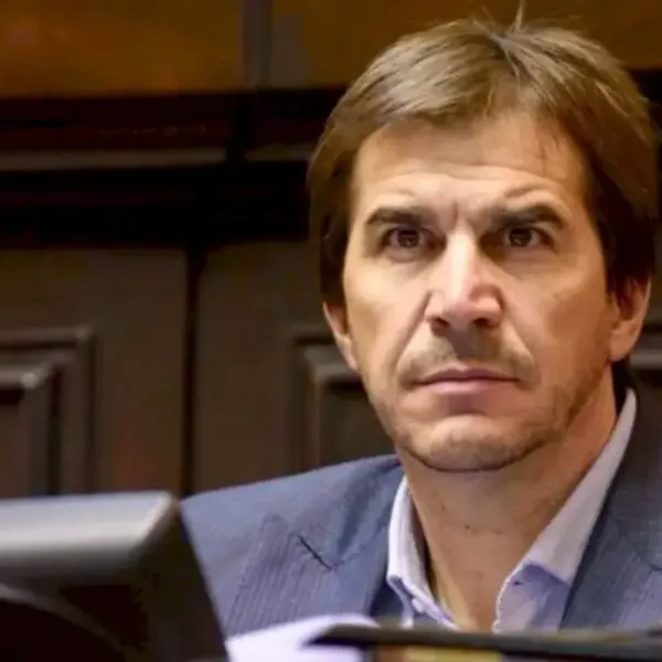 Allanan la casa del empresario teatral Javier Faroni y la sede de la AFA