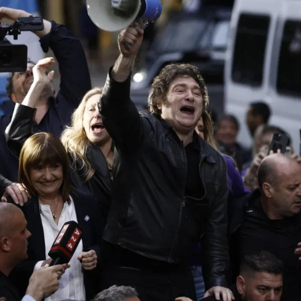 Javier Milei regresa al interior con una agenda en dos distritos clave