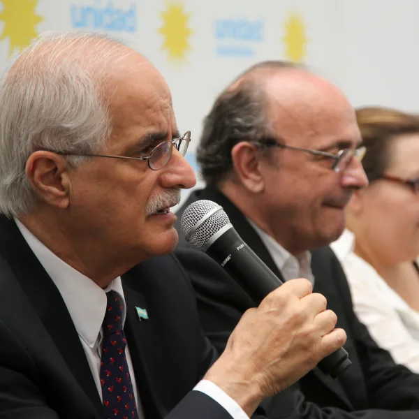 La oposición contra el DNU que redefine el rol de la SIDE: denuncian “espionaje político”