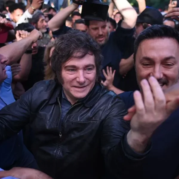 El Gobierno le da más poder a la SIDE; Autorizan aumento de sueldo para funcionarios; Milei vuelve a recorrer el país y más...