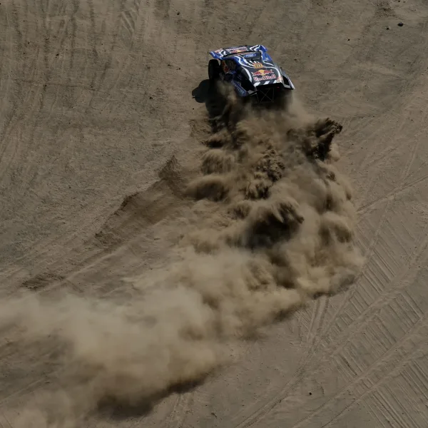 Triunfo argentino en una complicada jornada en el Rally Dakar y con un cambio al estilo F1 