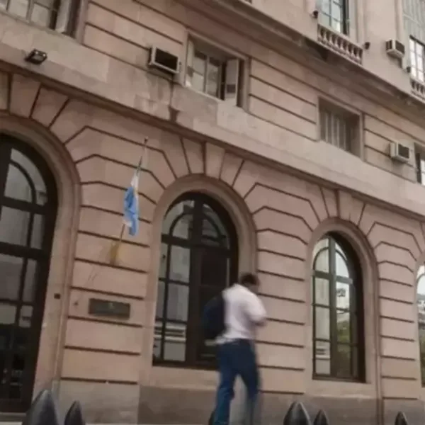 La SIDE publicó un comunicado contra un artículo periodístico sobre el DNU de Inteligencia