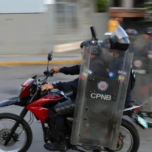 El Gobierno de Trump alerta que grupos armados chavistas están persiguiendo a estadounidenses en Venezuela