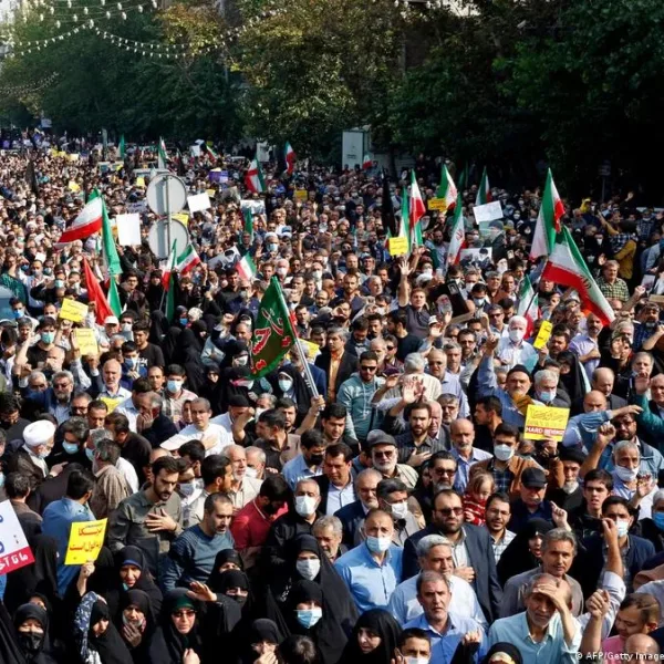 Irán en tensión por protestas masivas ante la crisis y Donald Trump advierte una posible intervención como en Venezuela